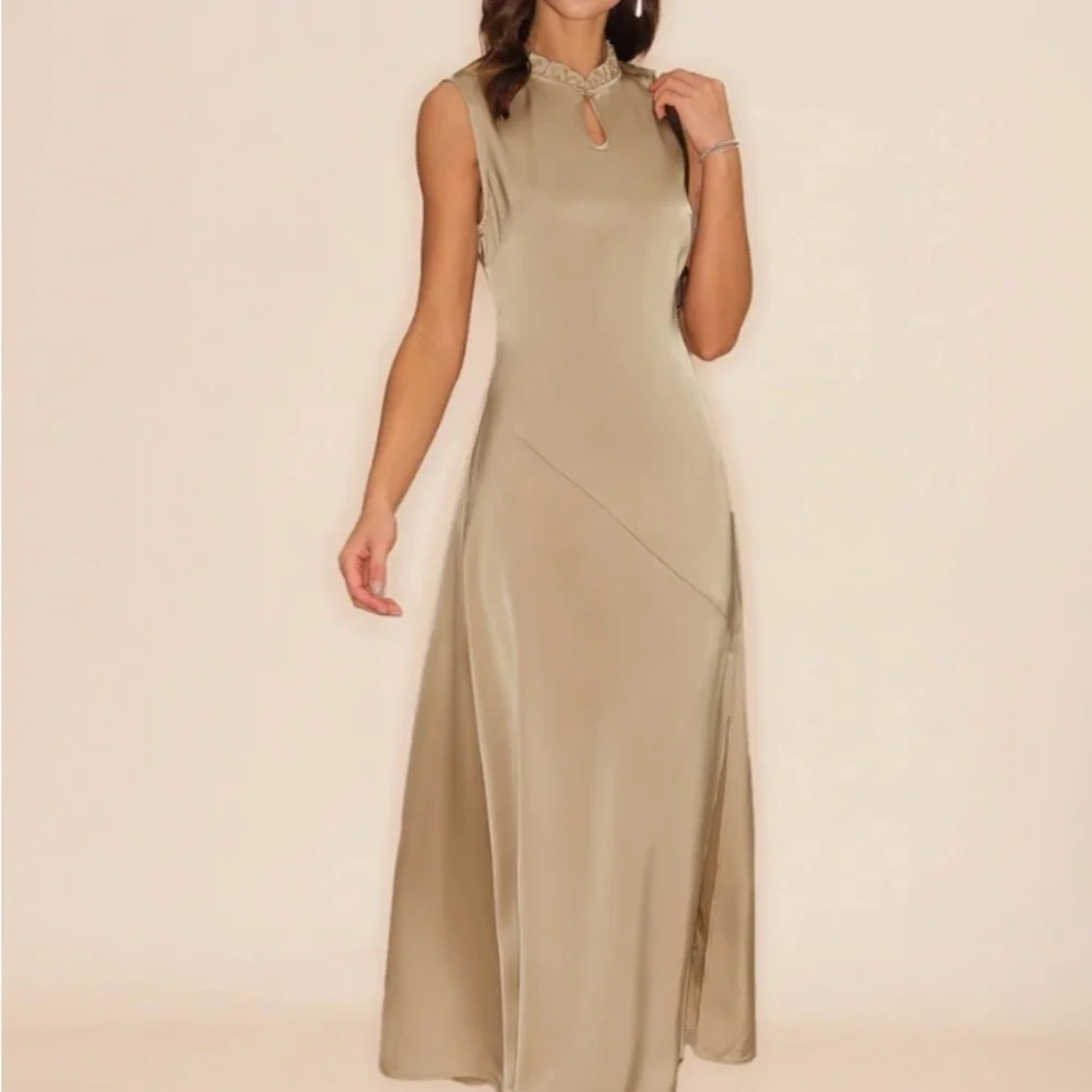 Elegant Cream Sleeveless Dress - Picture 5 of 8